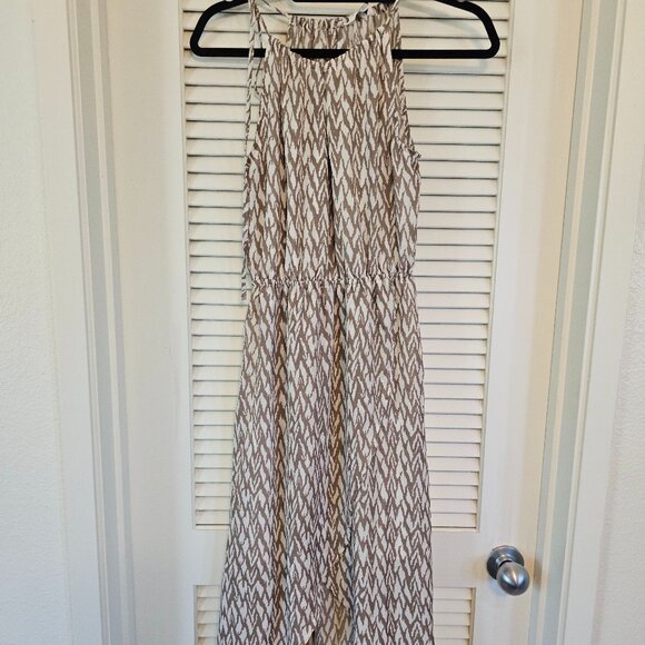 Beautiful Lightweight Dress - Picture 1 of 3